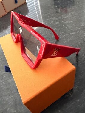 Louis Vuitton Red cyclone Sunglasses W